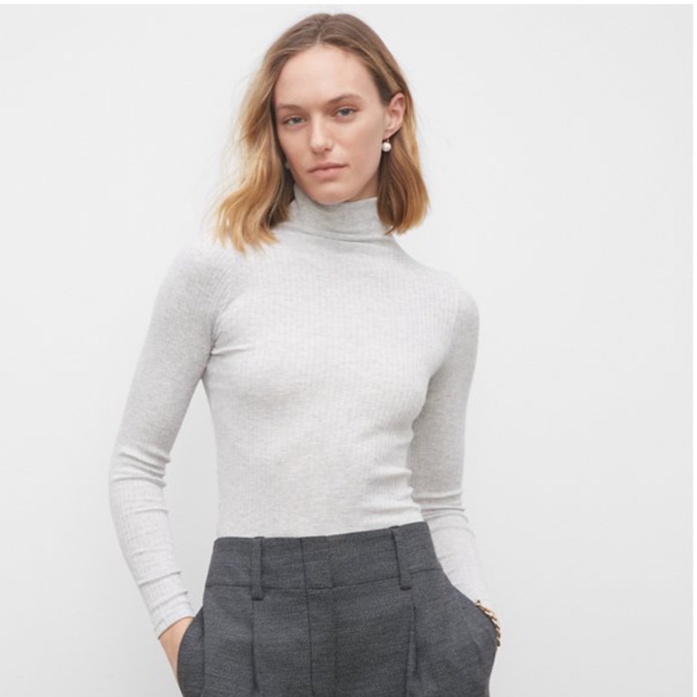Julie Ribbed Turtleneck | M